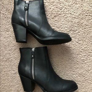 Simply Vera Wang Booties